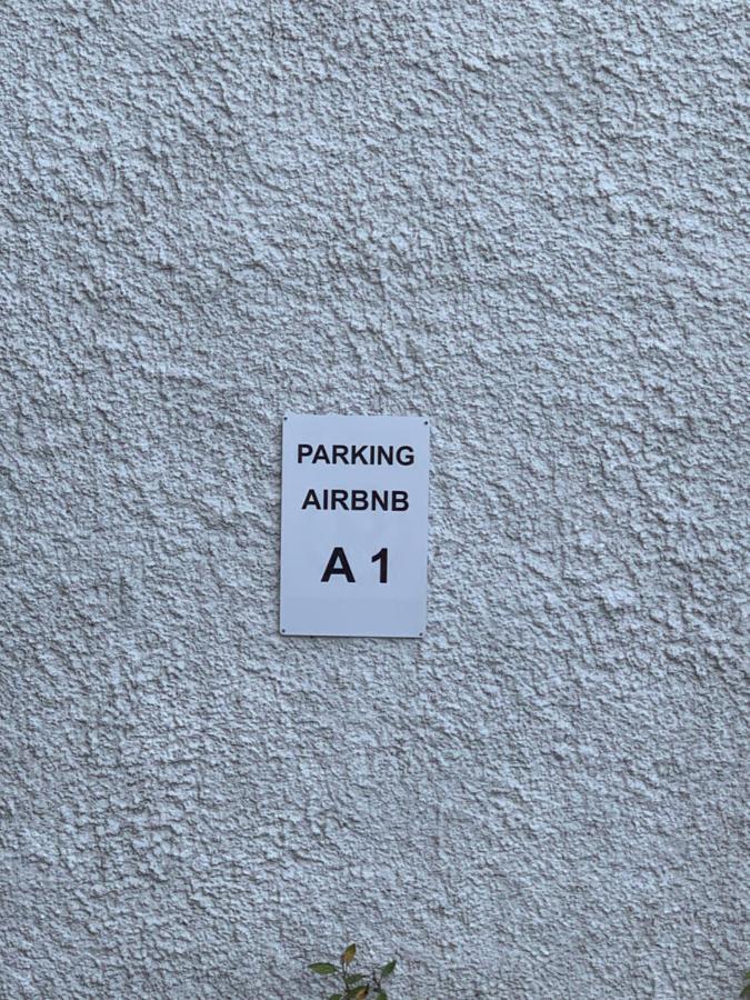 וולוס The Grey Apartments מראה חיצוני תמונה